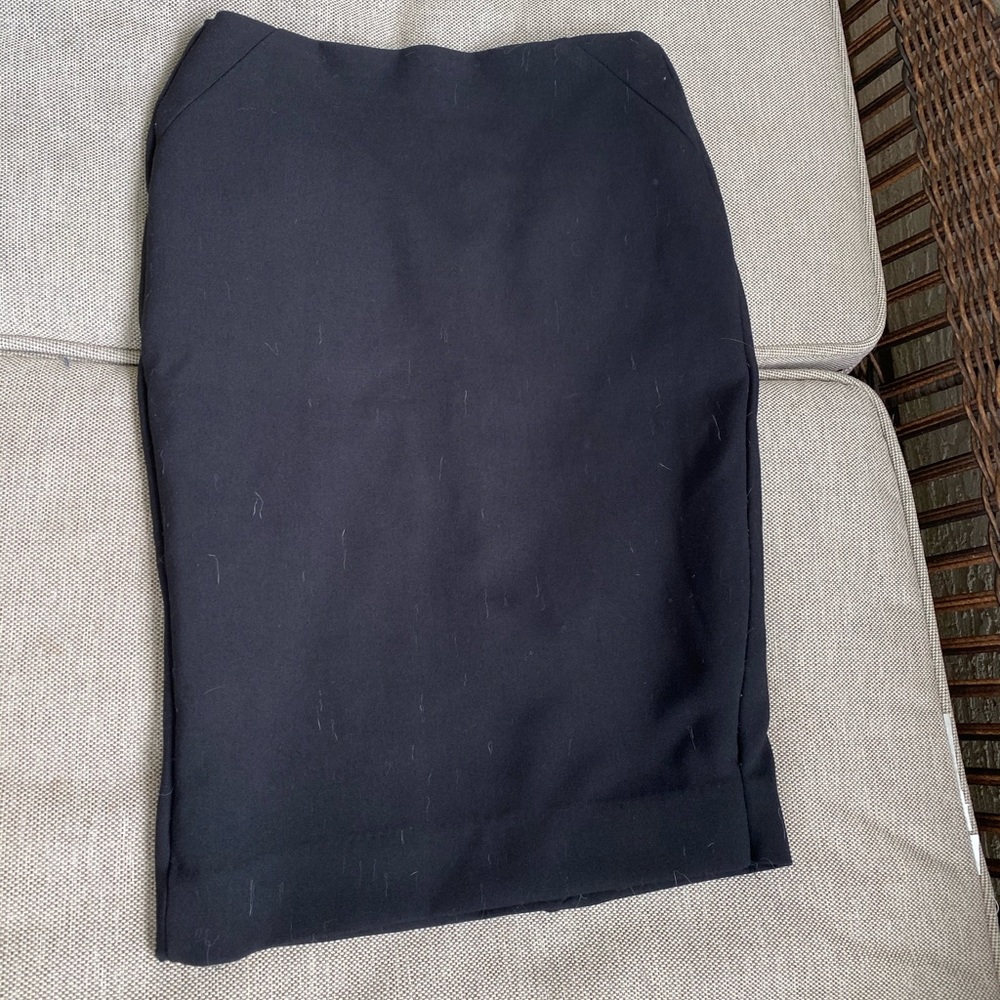 LE CHATEAU black pencil skirt fully lined!